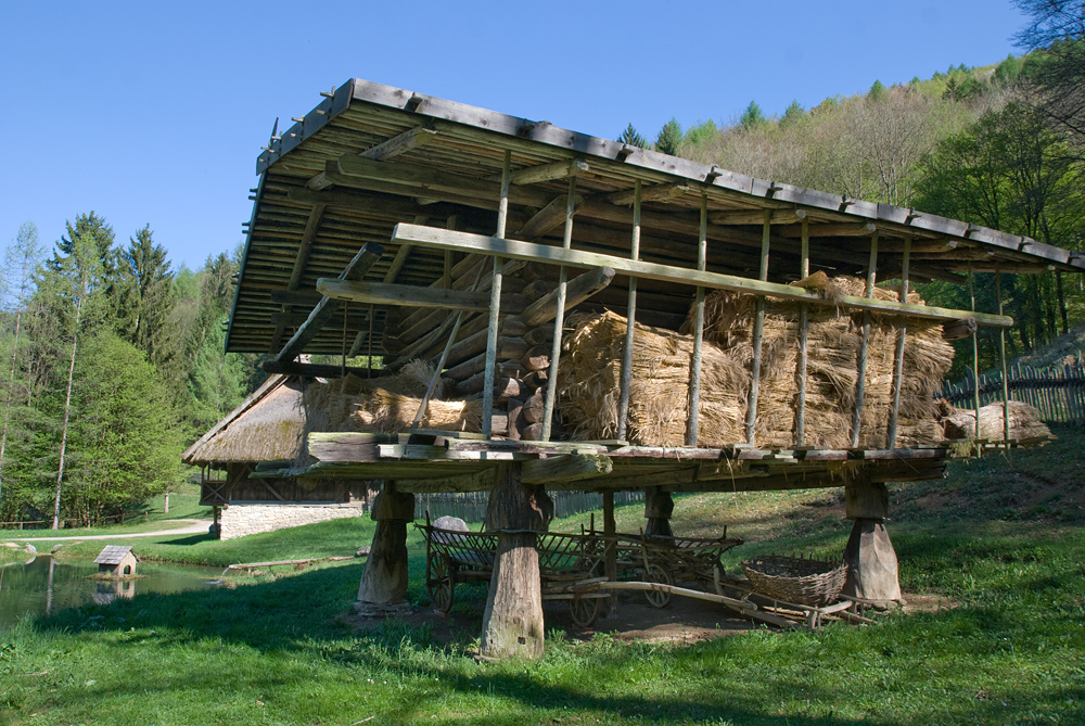 <a href='http://www.freilichtmuseum.at/index.php?option=com_content&task=view&id=232&Itemid=24'>South Tyrol Barn</a>